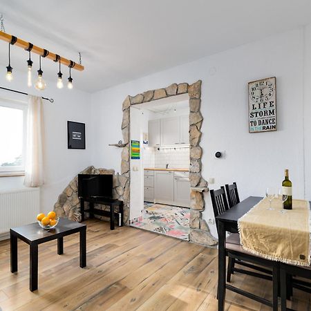 Apartment Iskra By El-Pi Tours Nijvice Zewnętrze zdjęcie